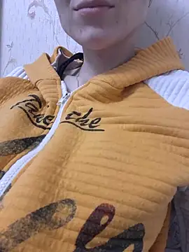 YogisticJuli666 online show from March 13, 7:42 am