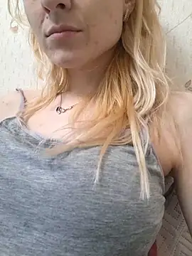 YogisticJuli666 online show from March 13, 11:19 am