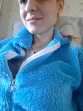 YogisticJuli666 online show from March 18, 5:52 am