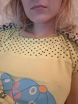 YogisticJuli666 online show from September 14, 7:46 pm