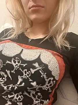 YogisticJuli666 online show from October 20, 4:57 am