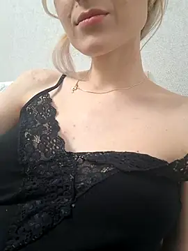 YogisticJuli666 online show from October 27, 5:55 am