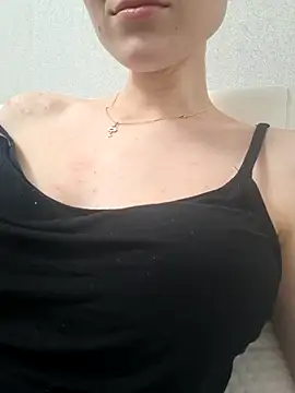 YogisticJuli666 online show from October 31, 5:19 am