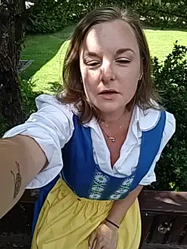 Snapshot of SwedishJennifer chatting on June 19, 12:20 pm SwedishJennifer online show from June 19, 12:20 pm