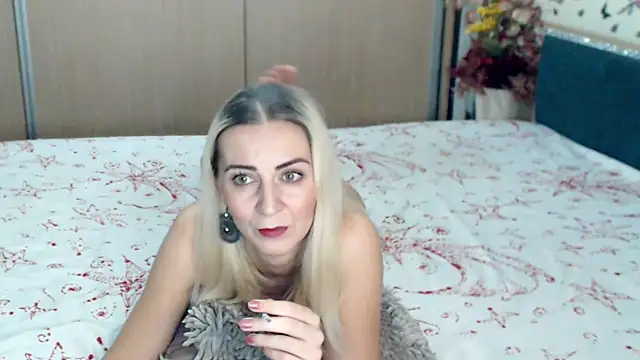 Snapshot of MirabelaSweet chatting on December 19, 3:30 pm MirabelaSweet online show from December 19, 3:30 pm