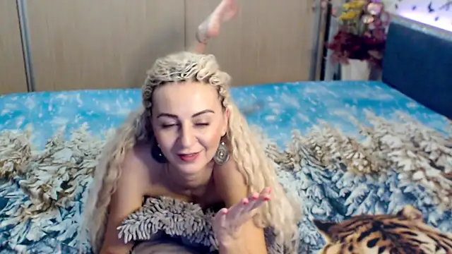 Snapshot of MirabelaSweet chatting on March 17, 9:44 am MirabelaSweet online show from March 17, 9:44 am