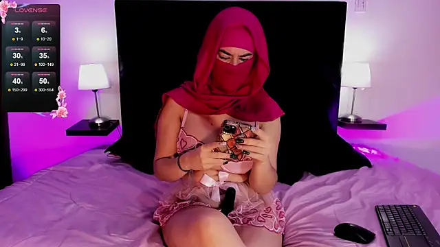 Snapshot of Zafira_Alabi chatting on December 19, 2:02 pm Zafira Alabi online show from December 19, 2:02 pm