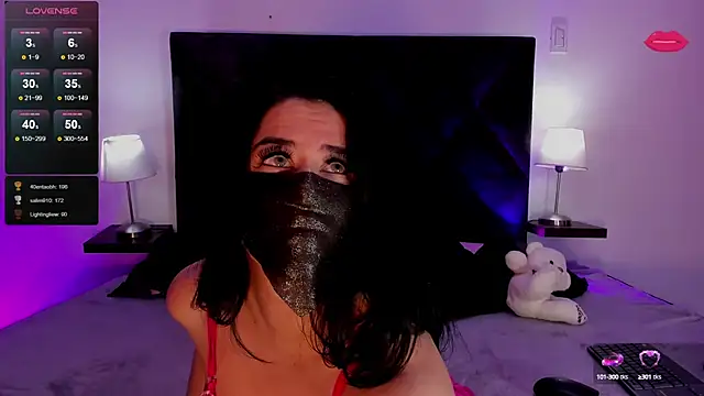 Snapshot of Zafira_Alabi chatting on February 15, 10:21 pm Zafira Alabi online show from February 15, 10:21 pm