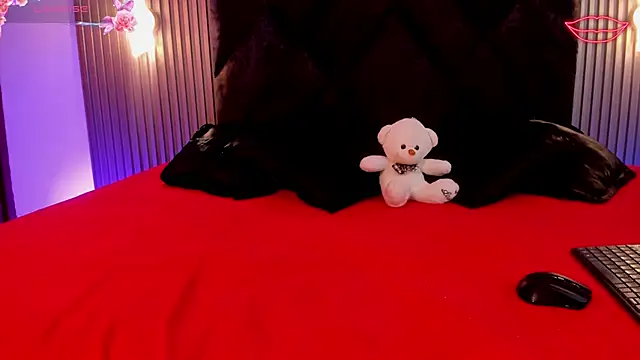 Snapshot of Zafira_Alabi chatting on October 22, 3:45 pm Zafira Alabi online show from October 22, 3:45 pm