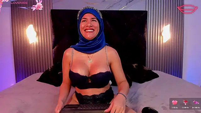 Snapshot of Zafira_Alabi chatting on November 15, 5:09 pm Zafira Alabi online show from November 15, 5:09 pm