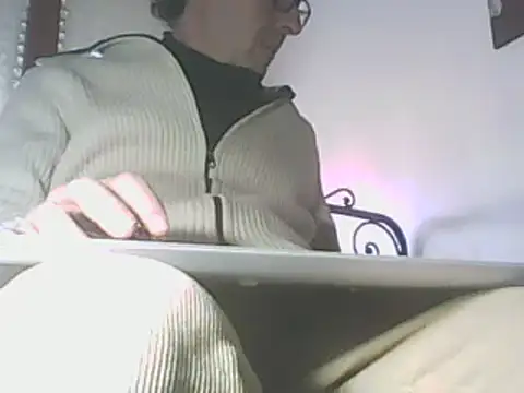 Snapshot of Moro_ra chatting on December 16, 1:11 pm Moro ra online show from December 16, 1:11 pm