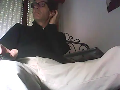 Snapshot of Moro_ra chatting on May 3, 11:49 am Moro ra online show from May 3, 11:49 am