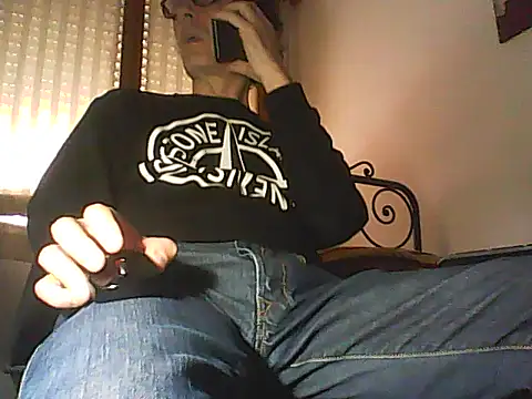 Snapshot of Moro_ra chatting on May 10, 11:37 am Moro ra online show from May 10, 11:37 am