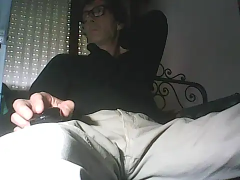 Snapshot of Moro_ra chatting on May 19, 11:38 am Moro ra online show from May 19, 11:38 am