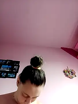 Snapshot of SexyAmanda32 chatting on February 7, 1:53 pm SexyAmanda32 online show from February 7, 1:53 pm