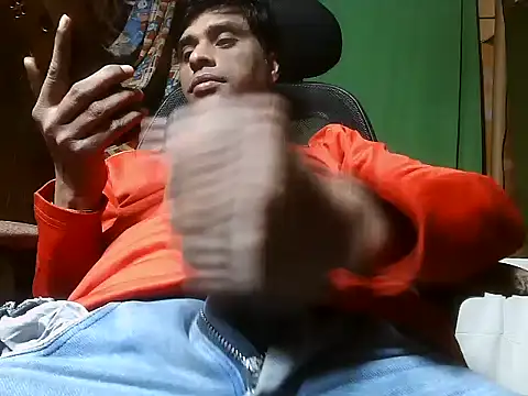 desiboy1101 online show from January 14, 2:00 pm