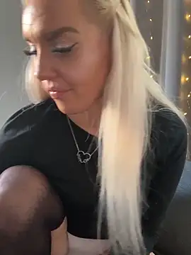 Snapshot of MIA-XXX chatting on November 5, 11:54 am MIA-XXX online show from November 5, 11:54 am