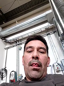 dick81 online show from May 15, 1:51 pm