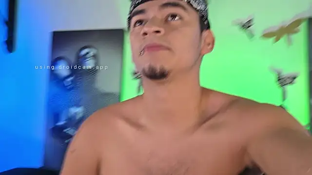 Snapshot of VikoHands chatting on November 26, 10:22 pm VikoHands online show from November 26, 10:22 pm