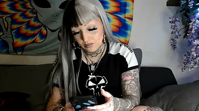 Snapshot of RoxxyInk chatting on January 13, 8:05 am RoxxyInk online show from January 13, 8:05 am