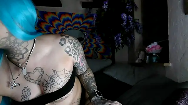 Snapshot of RoxxyInk chatting on February 3, 10:43 pm RoxxyInk online show from February 3, 10:43 pm