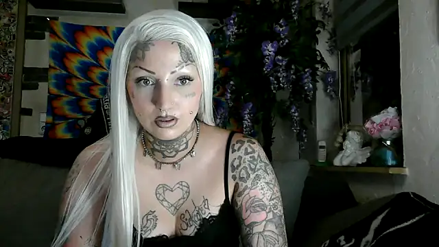 Snapshot of RoxxyInk chatting on September 15, 9:26 pm RoxxyInk online show from September 15, 9:26 pm