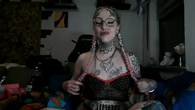 Snapshot of RoxxyInk chatting on June 13, 1:03 am RoxxyInk online show from June 13, 1:03 am