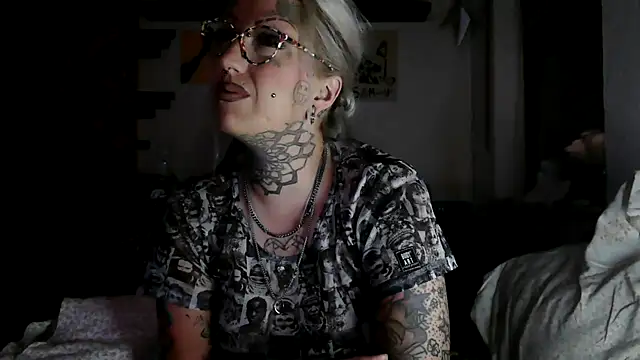 Snapshot of RoxxyInk chatting on July 19, 1:53 am RoxxyInk online show from July 19, 1:53 am