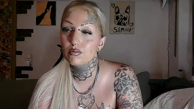Snapshot of RoxxyInk chatting on July 20, 11:51 pm RoxxyInk online show from July 20, 11:51 pm