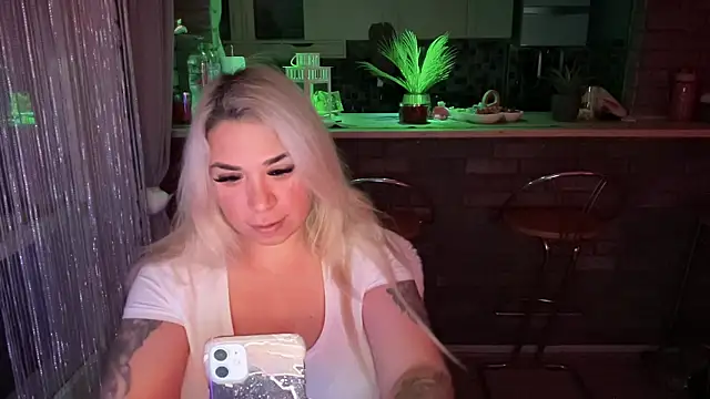 Snapshot of Monageil chatting on February 2, 6:04 am Monageil online show from February 2, 6:04 am