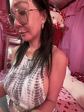 Snapshot of sweetieme chatting on February 26, 2:04 am sweetieme online show from February 26, 2:04 am