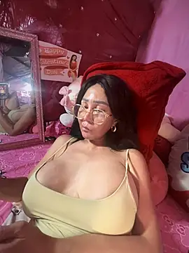 Snapshot of sweetieme chatting on March 11, 10:18 am sweetieme online show from March 11, 10:18 am