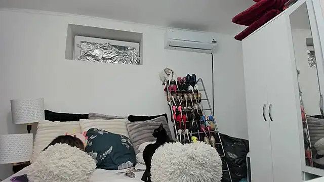 juliahayessxx online show from September 10, 7:14 pm