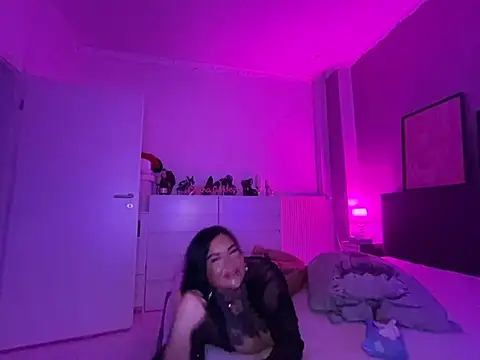 Snapshot of _MelinaCurves_ chatting on January 25, 1:10 am  MelinaCurves  online show from January 25, 1:10 am