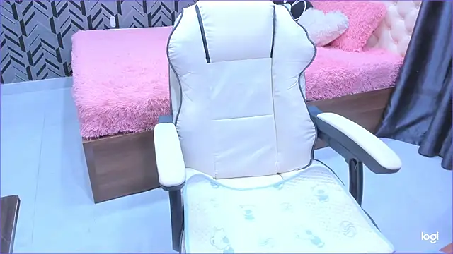 Snapshot of Toyota_Motor_Corporation chatting on September 28, 11:21 pm Toyota Motor Corporation online show from September 28, 11:21 pm