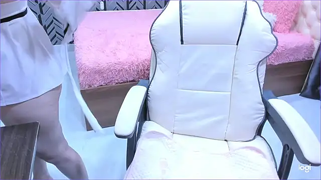 Snapshot of Toyota_Motor_Corporation chatting on October 25, 11:21 pm Toyota Motor Corporation online show from October 25, 11:21 pm