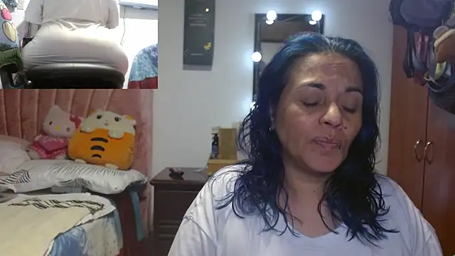 Snapshot of zoe_hotxxx chatting on July 13, 12:13 am zoe hotxxx online show from July 13, 12:13 am