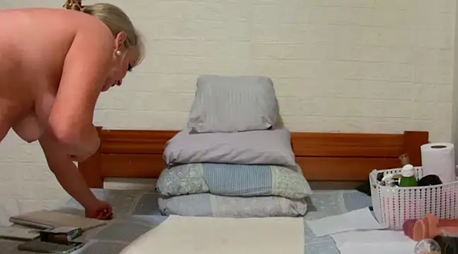 Snapshot of awild_kitten chatting on March 2, 12:32 pm awild kitten online show from March 2, 12:32 pm