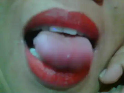 Snapshot of xsweetlips69x chatting on February 15, 5:50 pm xsweetlips69x online show from February 15, 5:50 pm