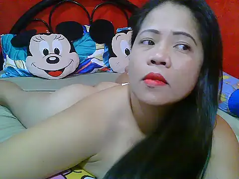 Snapshot of xsweetlips69x chatting on February 23, 3:40 pm xsweetlips69x online show from February 23, 3:40 pm