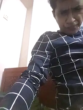 Snapshot of iamkahn_44 chatting on December 17, 5:08 pm iamkahn 44 online show from December 17, 5:08 pm