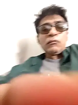 Snapshot of iamkahn_44 chatting on February 11, 5:40 pm iamkahn 44 online show from February 11, 5:40 pm