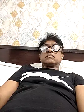 Snapshot of iamkahn_44 chatting on April 8, 7:03 pm iamkahn 44 online show from April 8, 7:03 pm