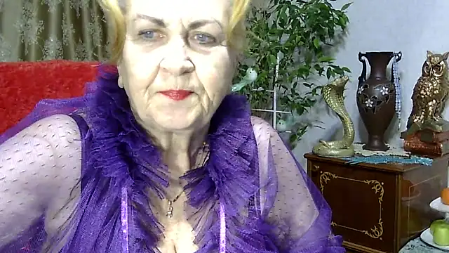 Snapshot of Emma52610 chatting on February 9, 6:05 pm Emma52610 online show from February 9, 6:05 pm