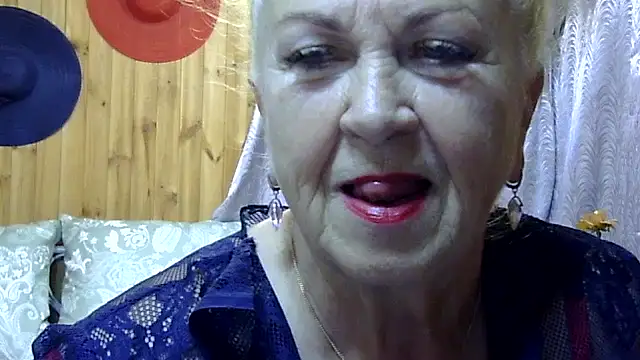 Snapshot of Emma52610 chatting on October 2, 5:58 am Emma52610 online show from October 2, 5:58 am