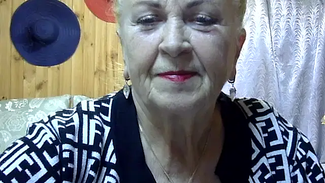 Snapshot of Emma52610 chatting on October 13, 5:24 pm Emma52610 online show from October 13, 5:24 pm