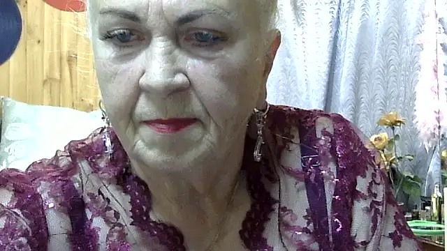 Snapshot of Emma52610 chatting on October 16, 4:35 am Emma52610 online show from October 16, 4:35 am