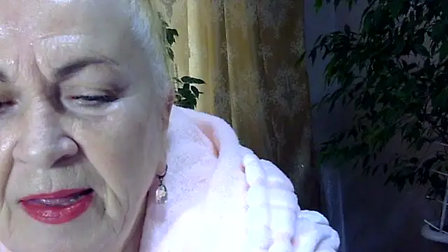 Emma52610 online show from November 1, 7:43 am