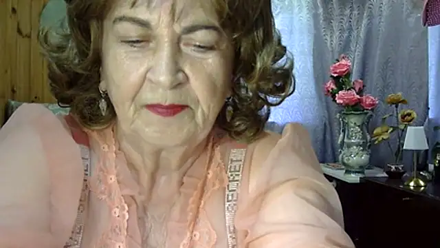 Emma52610 online show from June 23, 12:03 pm