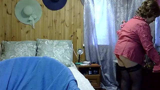Emma52610 online show from June 26, 11:25 am